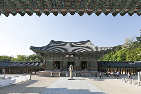 佛國寺是慶州地區最大的佛教寺廟，背依青山，碧溪川流，林木茂密，被譽為韓國最精緻富麗的佛寺。（全景林／大紀元）